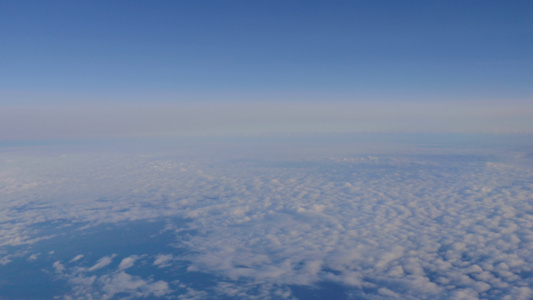 从飞机视图看的云形全景视频