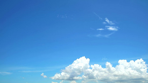 清蓝天空背景有纯白云移动时间间隔10秒视频
