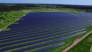 太阳能发电农场,从太阳中产生可再能源14秒视频