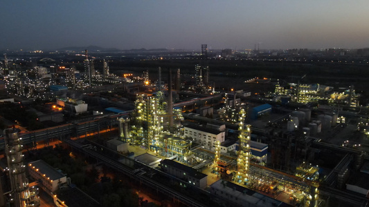 4k航拍南京江北新区化工厂夜景视频
