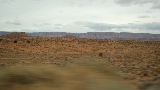 从犹他州驾车前往美国亚利桑那州大峡谷的公路旅行视频