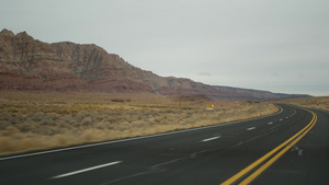 从犹他州驾车前往美国亚利桑那州大峡谷的公路旅行13秒视频