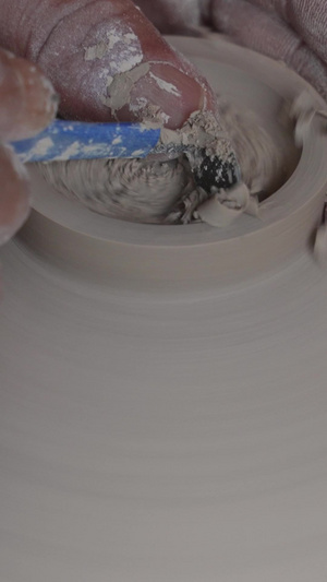 江西景德镇古窑民俗博览区手工艺人现场制作陶瓷器具素材手工素材141秒视频