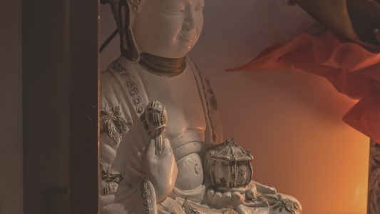 寺庙内的佛教雕像视频