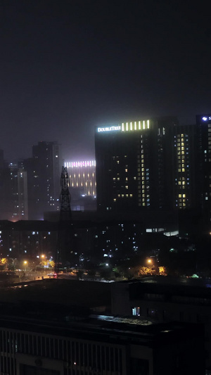 一直闪电的城市夜晚城市交通38秒视频