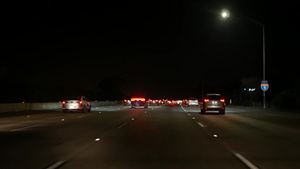 洛杉矶繁忙的高速公路夜景13秒视频