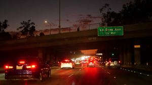 洛杉矶繁忙的高速公路夜景21秒视频