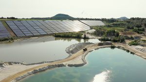 德国黑措根拉特沙矿墙上的太阳能电池板22秒视频