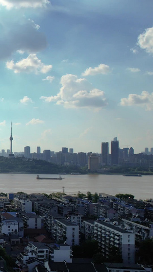 航拍城市蓝天白云晴朗阳光天空道路桥梁交通车流街景素材天空素材63秒视频