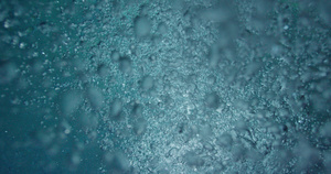 水下蓝色的水泡17秒视频