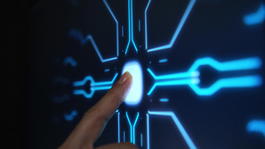 数字化人的手指打开触摸屏按钮并激活未来人工智能28秒视频