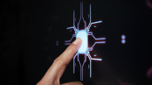 人的手指打开触摸屏按钮并激活未来人工智能29秒视频