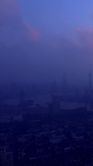 清晨迷雾远眺陆家嘴CBD城市风光21秒视频