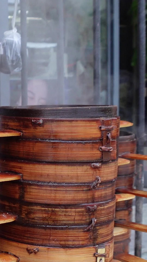 街头早餐店做小笼包的师傅素材【该视频无肖像权，请勿商用】美食素材35秒视频