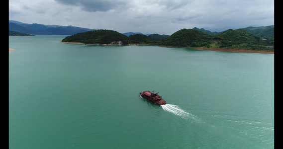 湖面轮渡快艇航拍视频