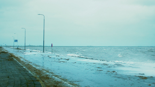 岸边的海浪视频