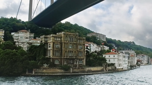 位于伊斯坦布尔的桥下博斯普鲁斯海峡30秒视频