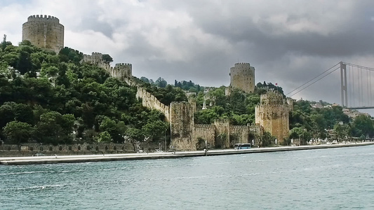伦米沙里(rumihisari Bogazkesen)城堡,罗梅利亚城堡,位于欧洲山边的勃斯福鲁斯海峡,伊斯坦视频