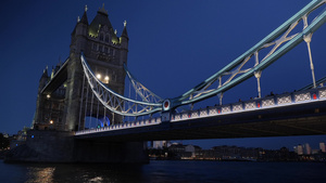伦敦桥晚间倒塌8秒视频