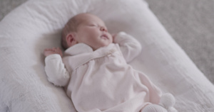 新生婴儿10秒视频
