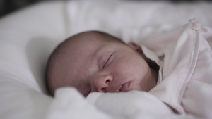 新生婴儿14秒视频