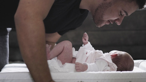 新生婴儿24秒视频