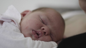新生婴儿24秒视频