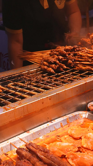 素材慢镜头升格拍摄新疆风味美食烧烤肉串制作过程中式美食62秒视频