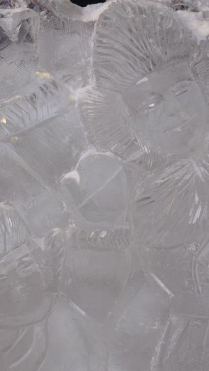 冰雕艺术雕塑冰块员工作业塑形狂欢节17秒视频
