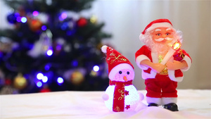 由玩具构成的圣诞老人雪人19秒视频