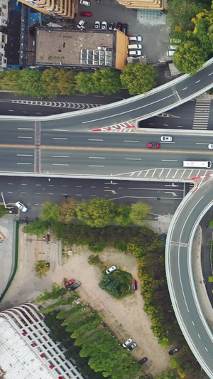 航拍风光城市立体高架立交桥梁交通道路车流素材城市建设32秒视频