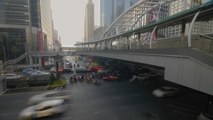 4K泰国曼谷繁忙的十字路口人行天桥14秒视频