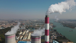 4K航拍化工厂工业生产设备污染烟囱16秒视频