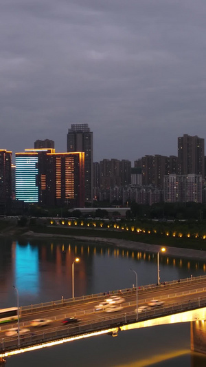 延时摄影航拍风光城市川流不息的立体交通夜景桥梁上的车流素材城市天际线12秒视频