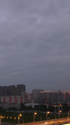 延时摄影航拍风光城市川流不息的立体交通夜景桥梁上的车流素材武汉城市12秒视频
