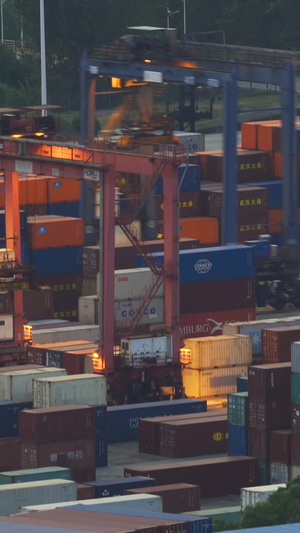 航拍城市夜景码头集装箱物流商品货物素材城市素材55秒视频