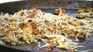 热锅炒蛤是旅游者喜爱的街头食物菜单8秒视频