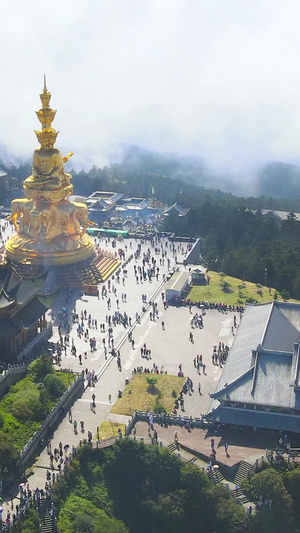 航拍峨眉山顶十面佛像和金顶寺庙高海拔27秒视频