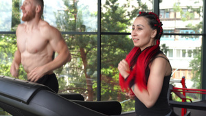 男女锻炼健身14秒视频