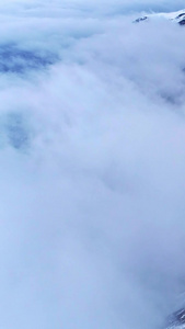 航拍无人机穿越云层拍摄无人机操作视频