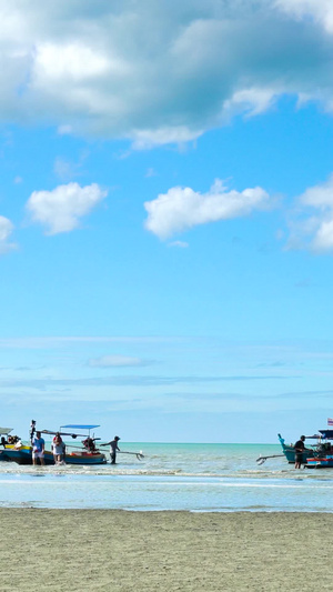 泰国华欣海滨大海游船游人郊游实拍66秒视频