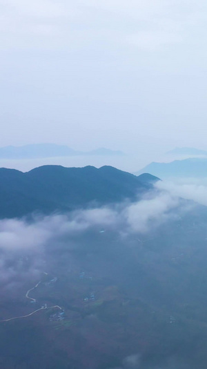 航拍仙境云雾缭绕大山深处喀斯特地貌地形大好河山68秒视频