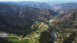 航拍新疆旅游独库公路山峰峡谷交通道路自然风景4k素材49秒视频