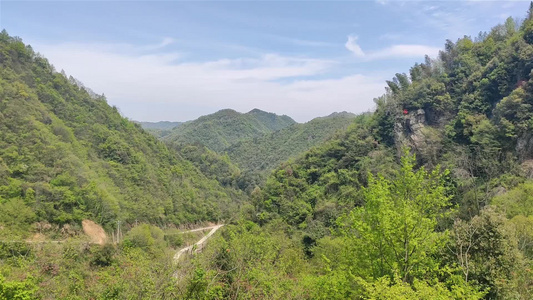 山间峭壁风景自然风光蓝天白云视频