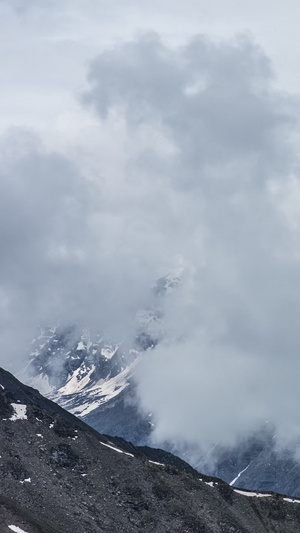 延时震撼云海雪山11秒视频