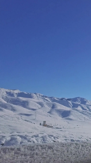冬天驾驶山路的第一视角14秒视频
