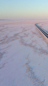 航拍新疆冬季高速公路日落视频