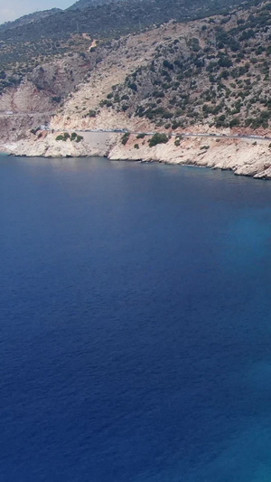 航拍爱琴海边上的沿海公路33秒视频