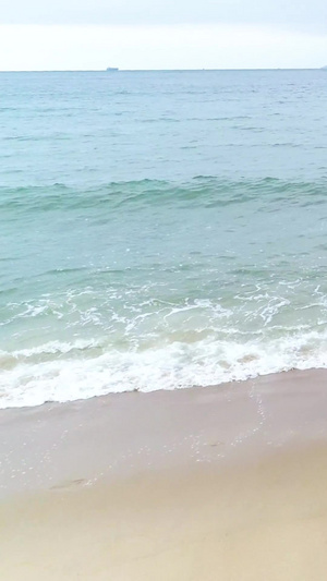 海边沙滩上奔跑的少女11秒视频