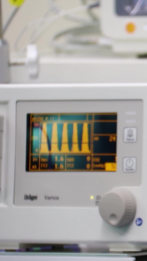 实拍医院手术室心电监护仪工作场景30秒视频